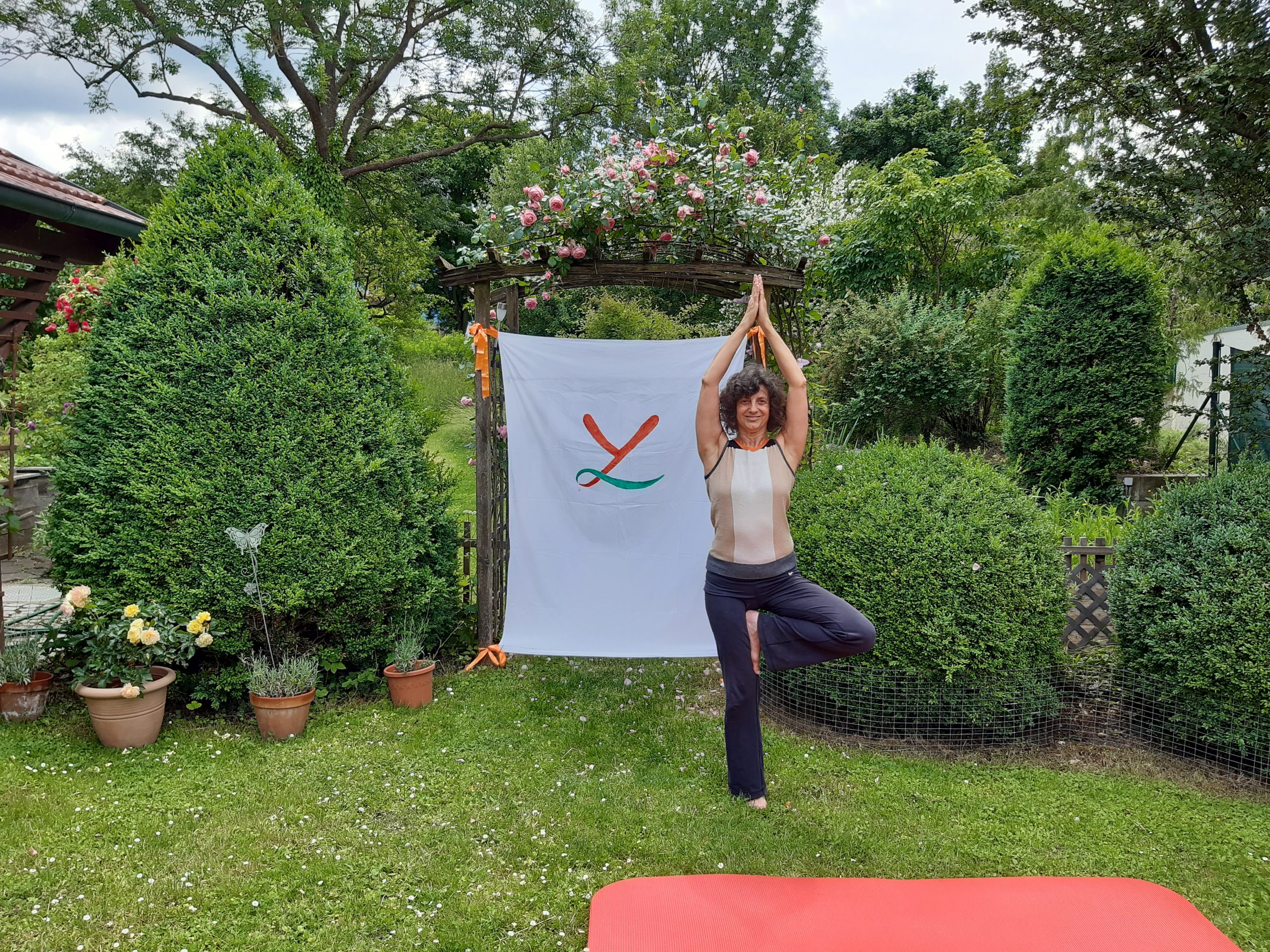 Gartenyoga im Zentrum für Yoga und Strömen